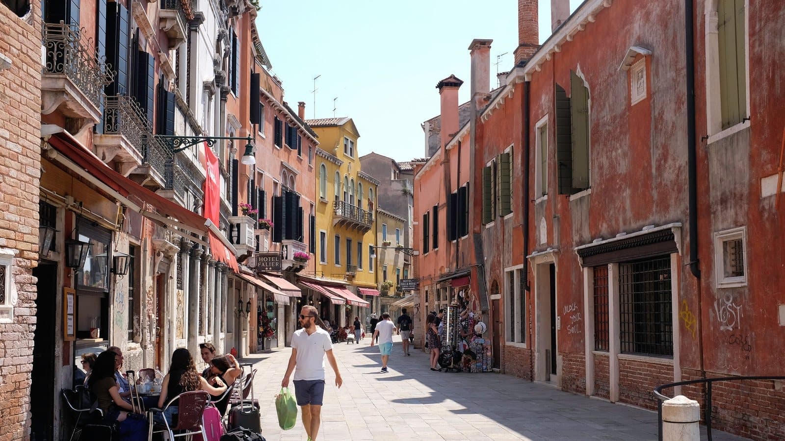<div class='fn'> Street Of Venice</div>. File photograph. Foto d'archivio.
